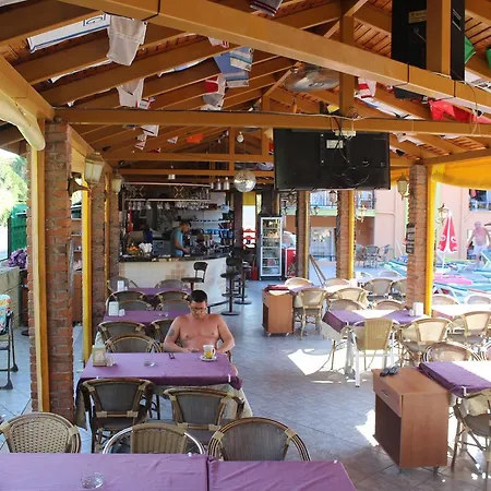 アパートホテル Club Sun Village 3*