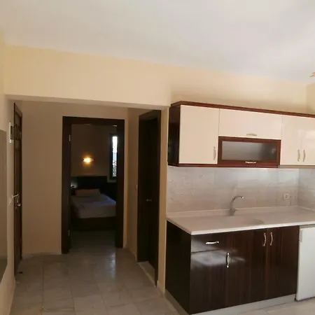 מלון דירות Club Sun Village 3*